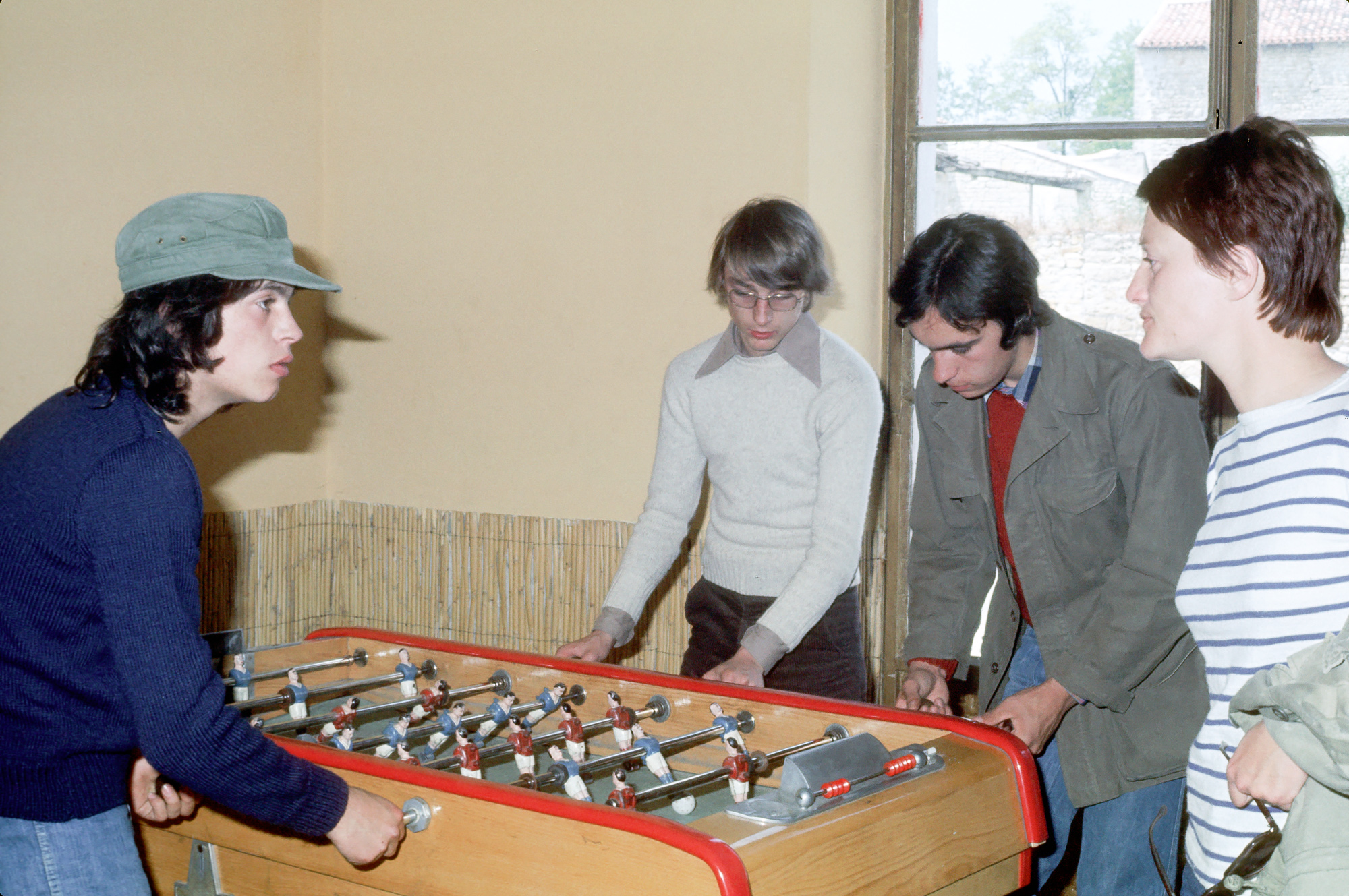 Voyage du Chantou à l'Ile de Ré. Arrêt à Villejésus. Mai 1976