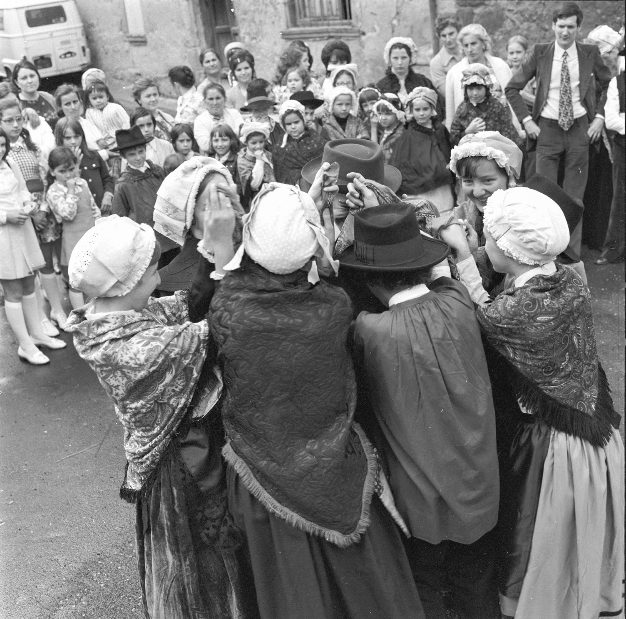 Le Chantou, groupe de danse folklorique, Mirefleurs, Avril 1973