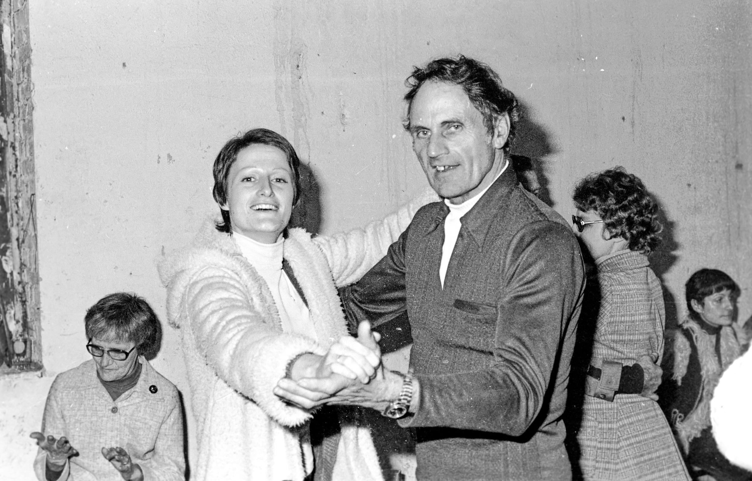Fête à  l'occasion du jumelage des Martres-de-de-Veyre avec la ville canadienne de Wynyard, décembre 1974