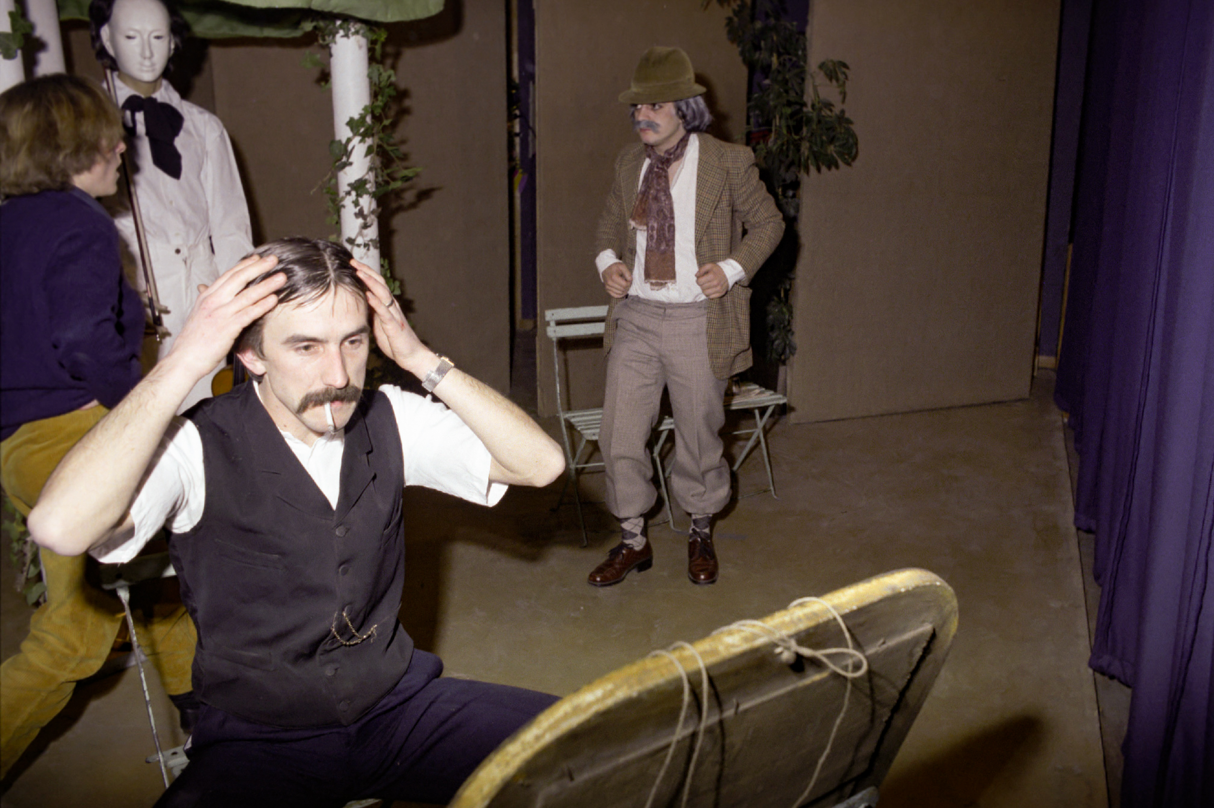 Le Bal des Voleurs de Jean Anouille. Mise en scène Emile Sanchis. Atelier théâtre du Chantou. Janvier 1984