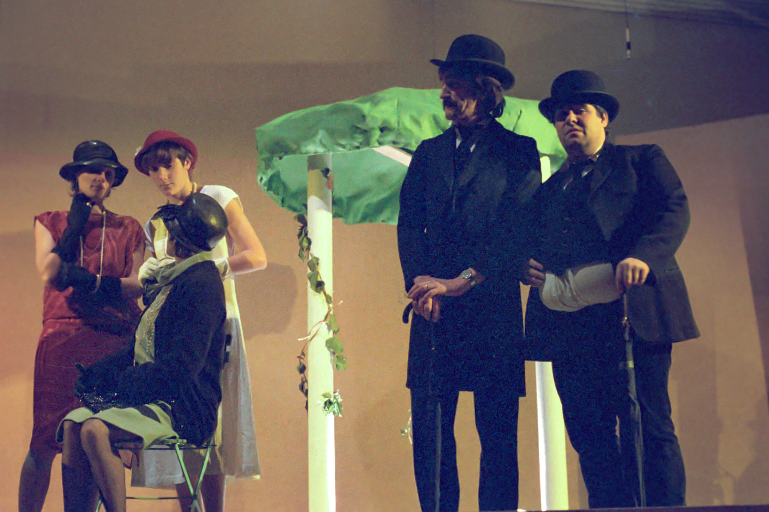 Le Bal des Voleurs de Jean Anouille. Mise en scène Emile Sanchis. Atelier théâtre du Chantou. Janvier 1984