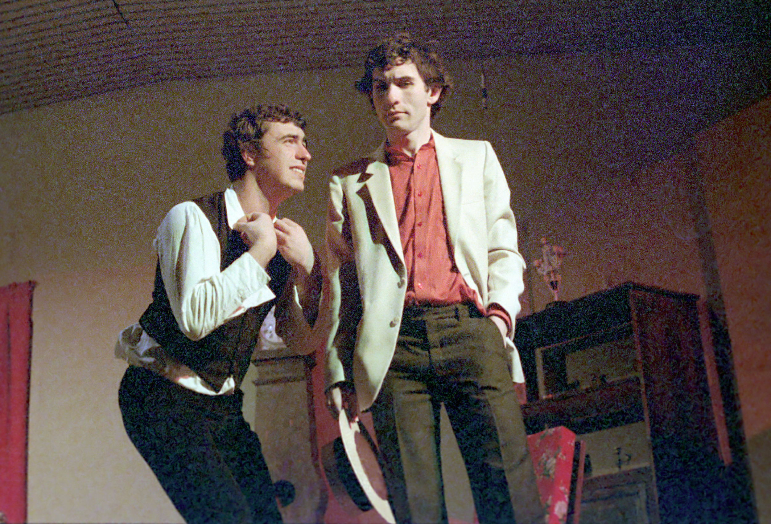 Le Bal des Voleurs de Jean Anouille. Mise en scène Emile Sanchis. Atelier théâtre du Chantou. Salle des fêtes des Martres-de-Veyre. Janvier 1984