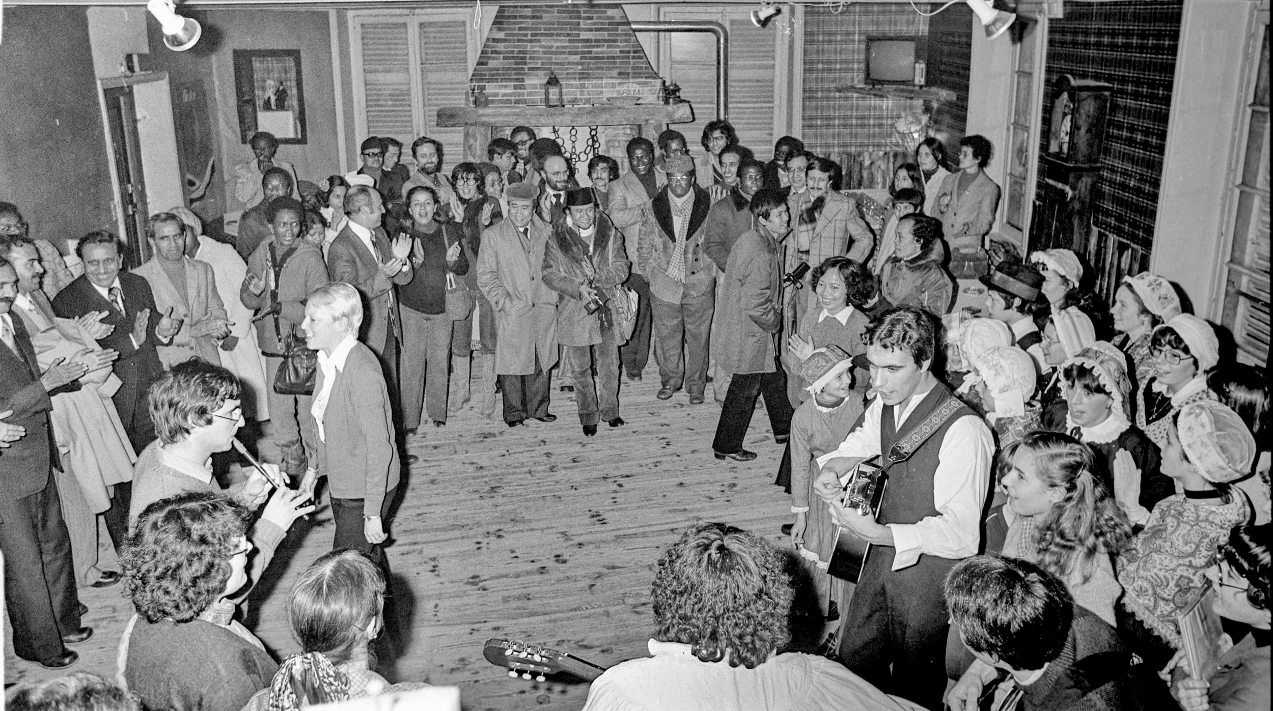 Chantou, accueil de la délégation de l'UNESCO, novembre 1979