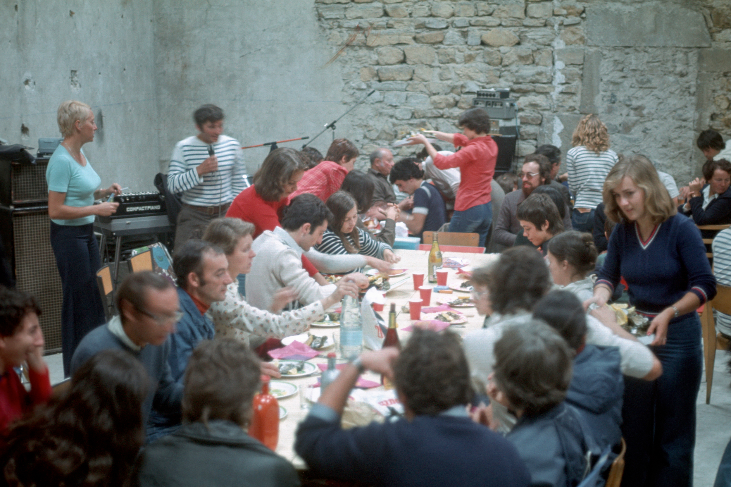 Fête avec les Magayants. Les Martres-de-Veyre. Septembre 1976