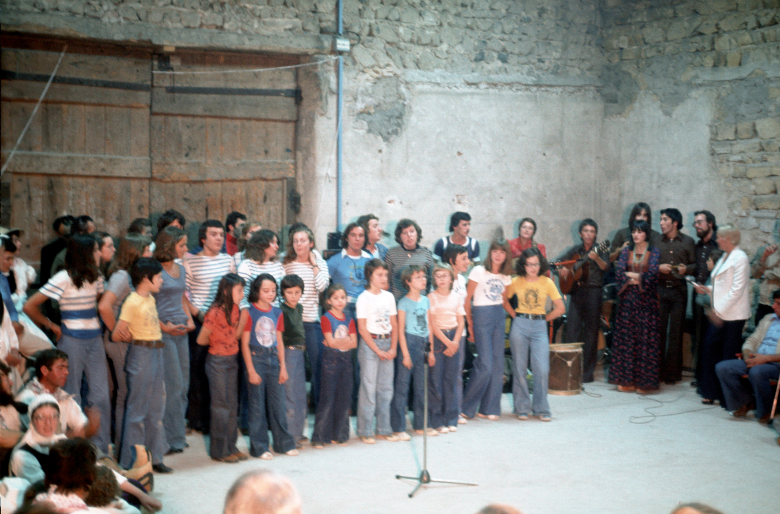 Fête avec les Magayants. Les Martres-de-Veyre. Septembre 1976