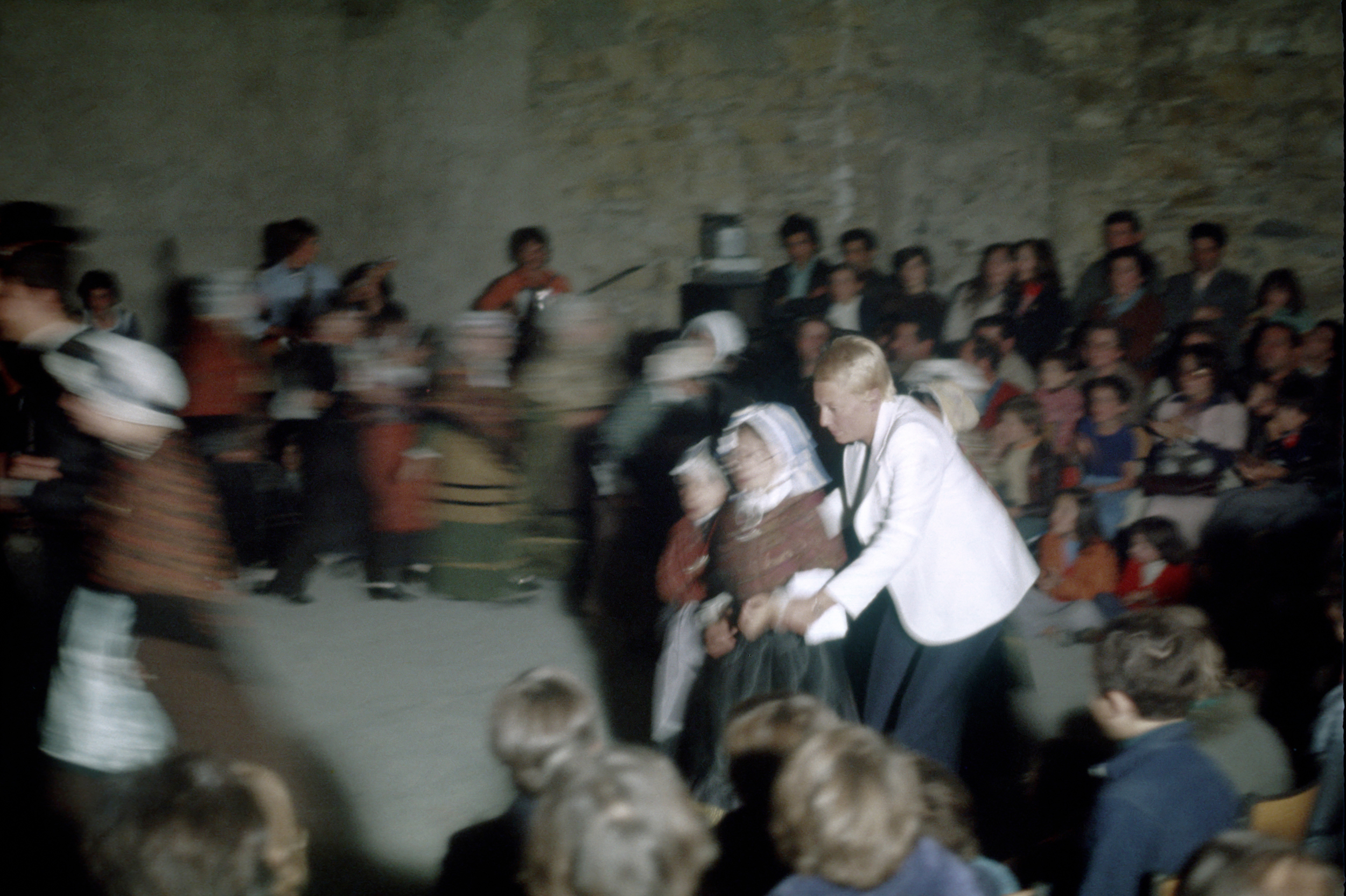 Fête avec les Magayants. Les Martres-de-Veyre. Septembre 1976