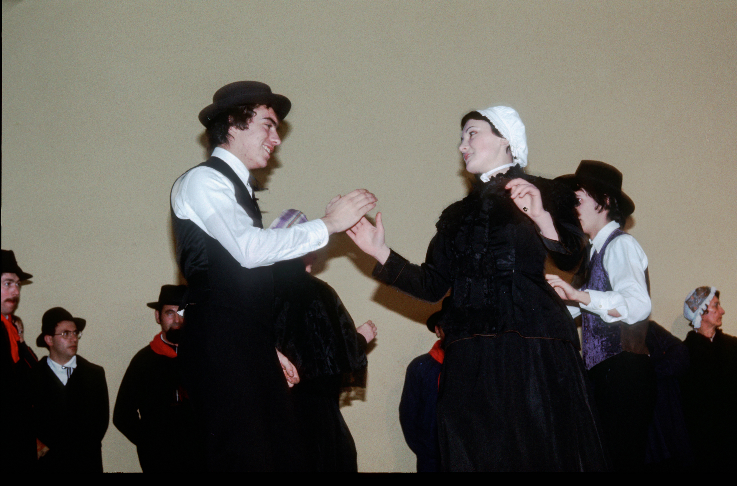 Chantou, goûter des personnes agées, salle des Fêtes, janvier 1978