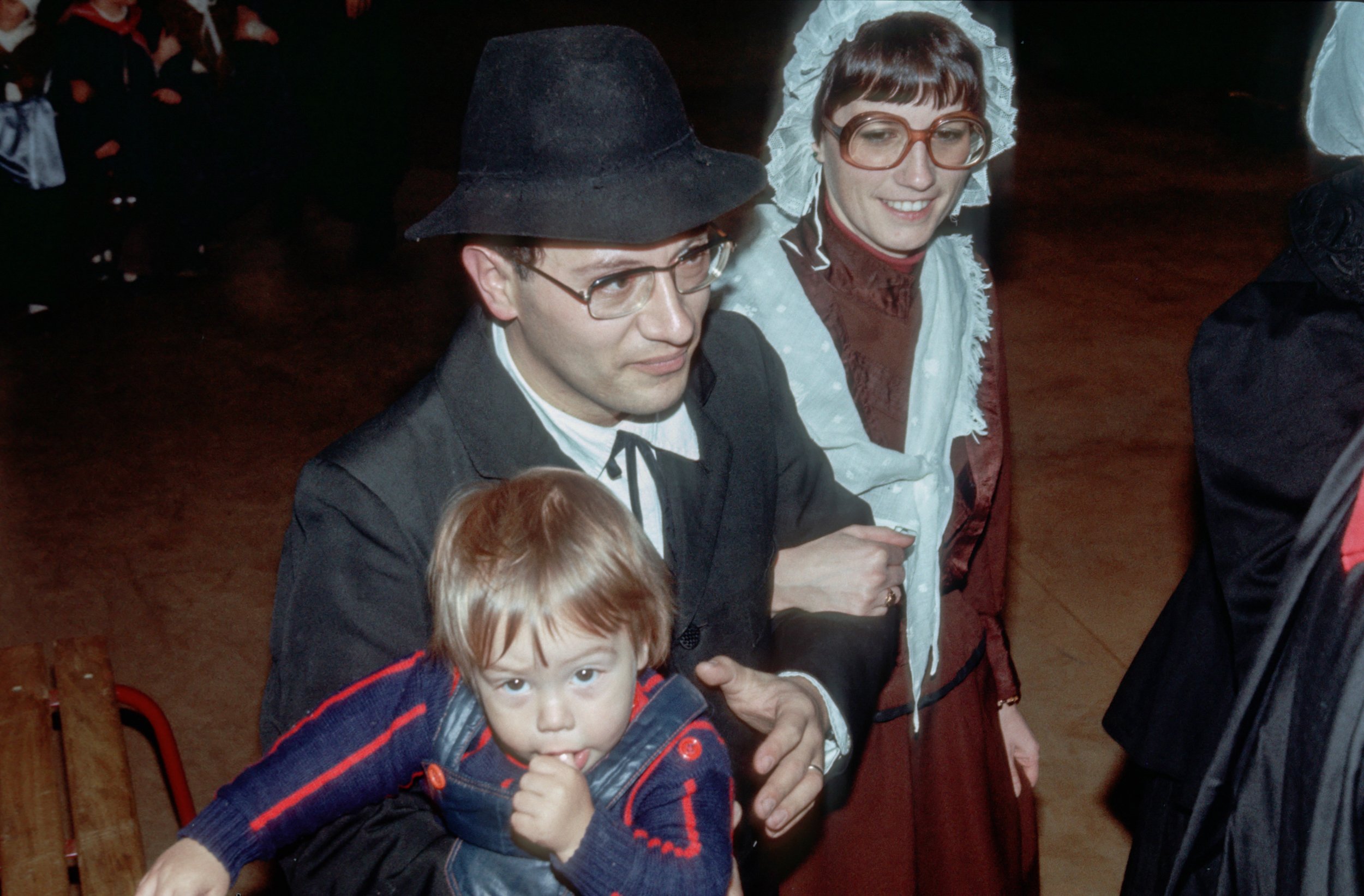 Chantou, goûter des personnes agées, salle des Fêtes, janvier 1978