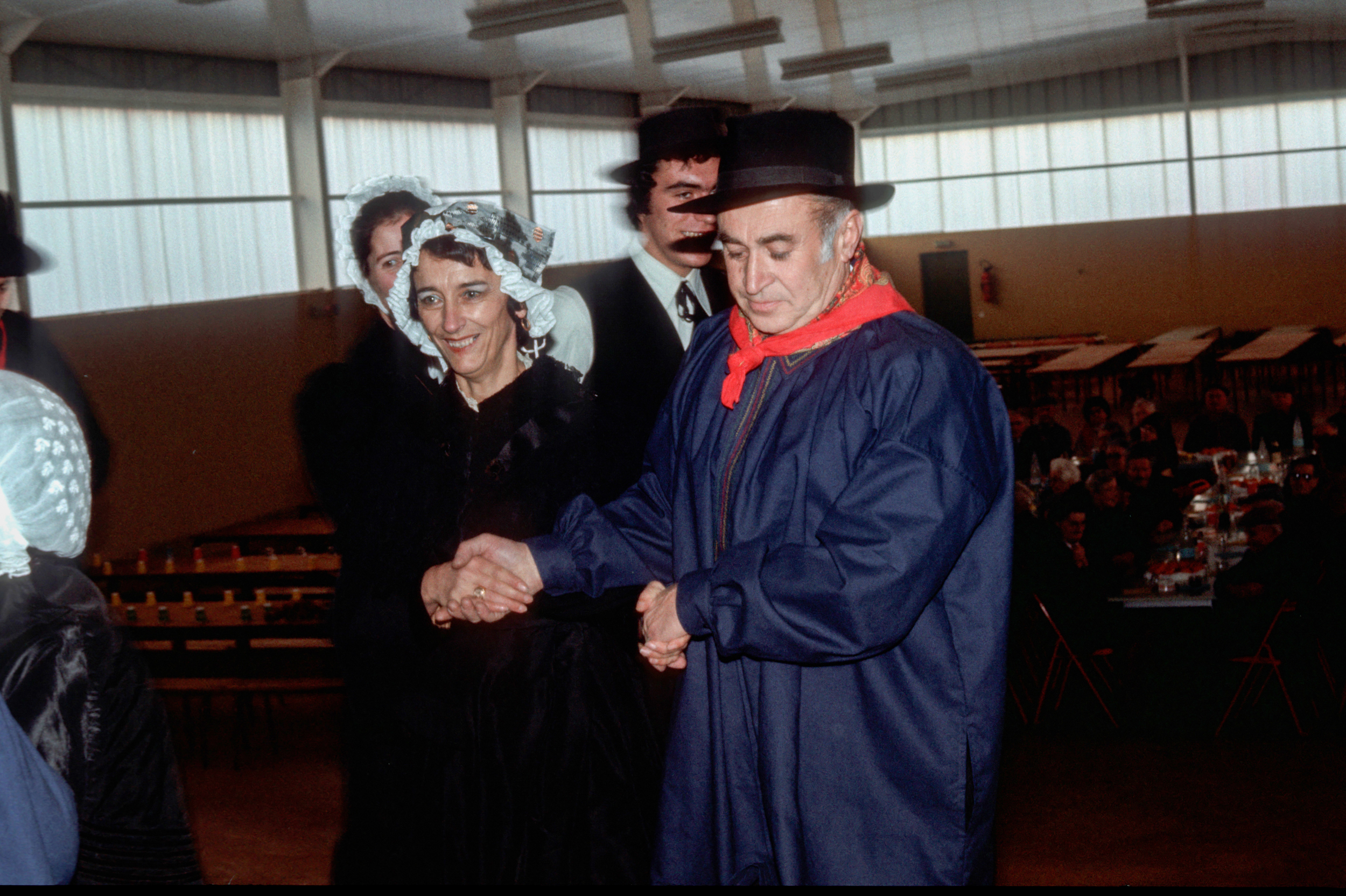 Chantou, goûter des personnes agées, salle des Fêtes, janvier 1978
