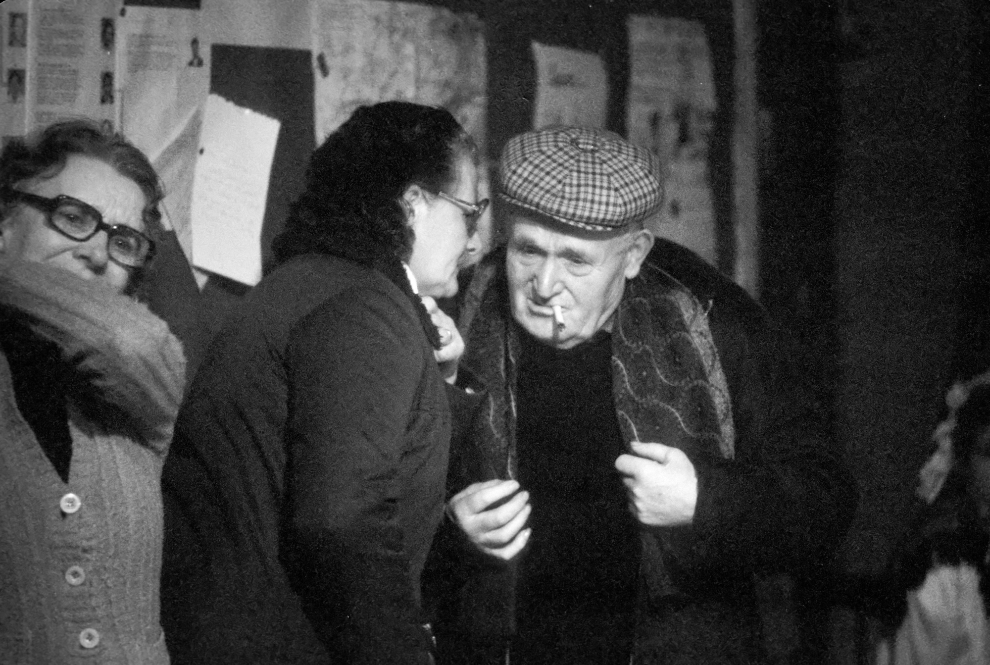 Goûter des personnes agées, Chantou, janvier 1980