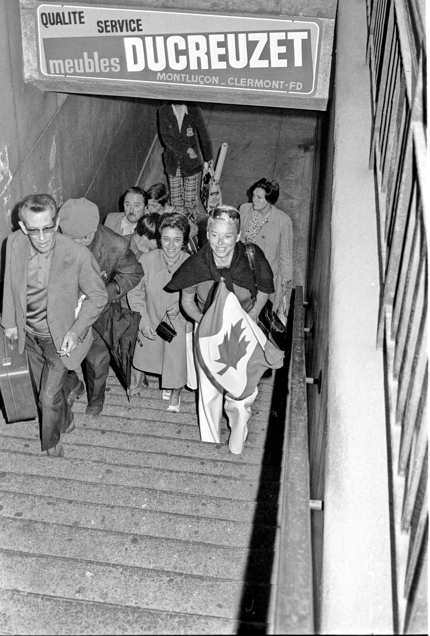 Accueil d'une délégation de jeunes canadiens suite au jumelage des Martres-de-de-Veyre et de Wynyard, aôut 1973